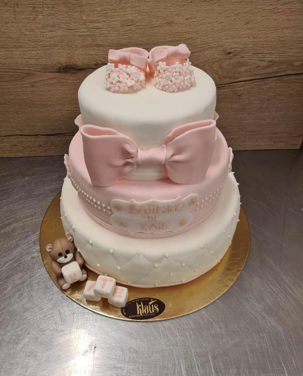 Rosa Motivtorte mit Schleifen
